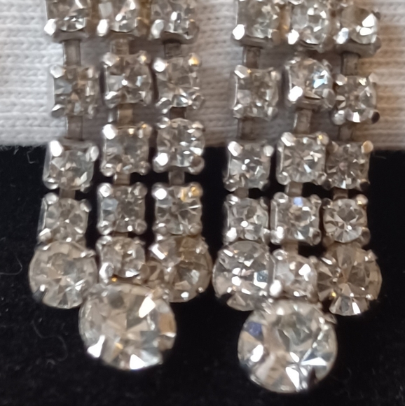 Vintage Kramer NY Dangling Rhinestone Screw-Back Earrings - Picture 10 of 12